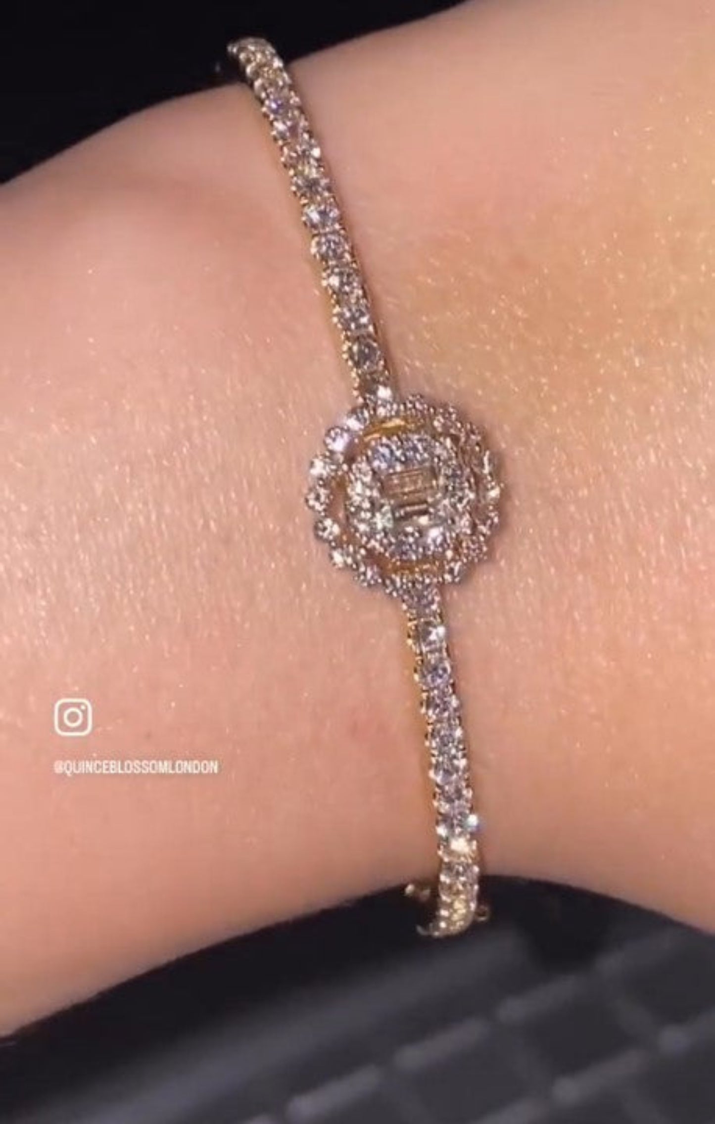 Bracciale rigido in oro giallo 18 carati con diamanti (su ordinazione)