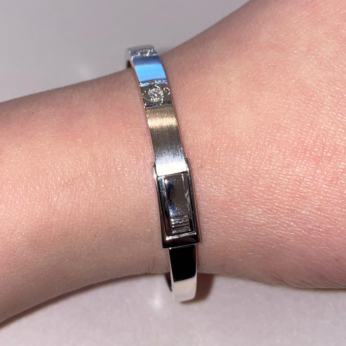 Natural 0.32CT diamond bangle in sterling silver