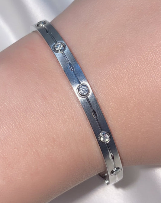 Natural diamond in bezel set and leaf shape bangle in sterling silver