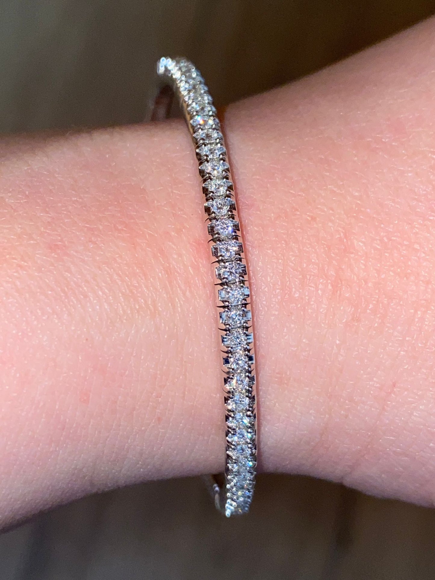 18k solid gold 1.68CT natural SI1 clarity, G colour diamond stretch bracelet (order lead time 3 weeks)