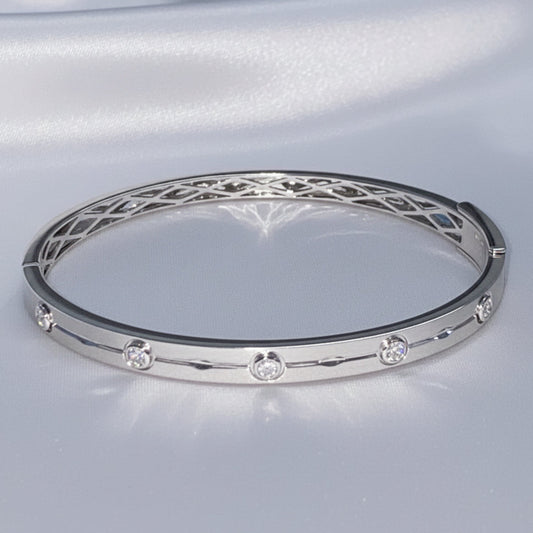 Natural diamond in bezel set and leaf shape bangle in sterling silver