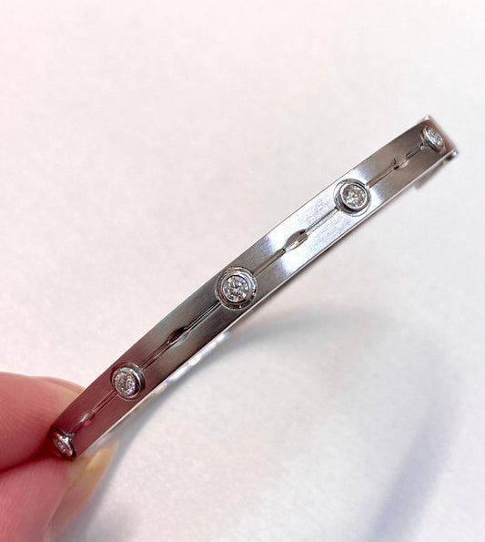 Natural diamond in bezel set and leaf shape bangle in sterling silver