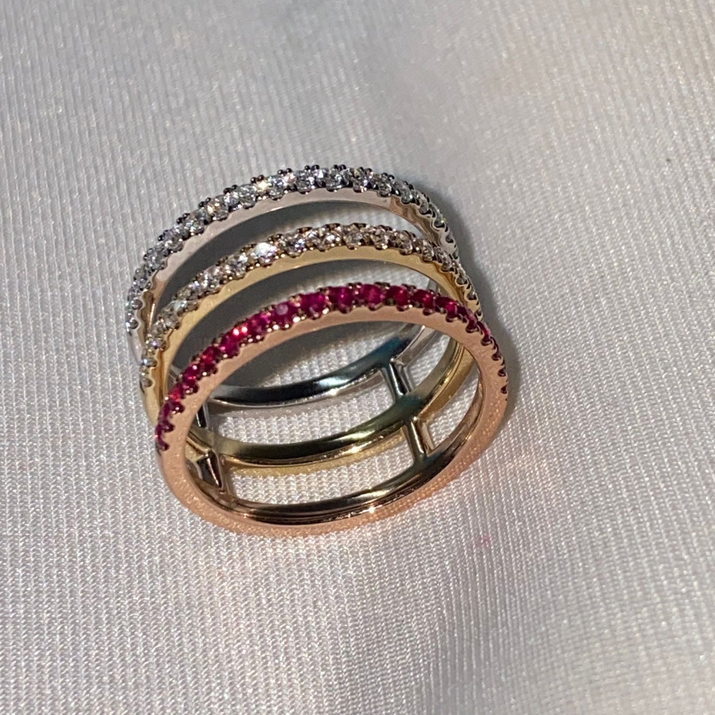 Anello in oro massiccio 14 carati con diamanti naturali e rubini (misura regolabile)