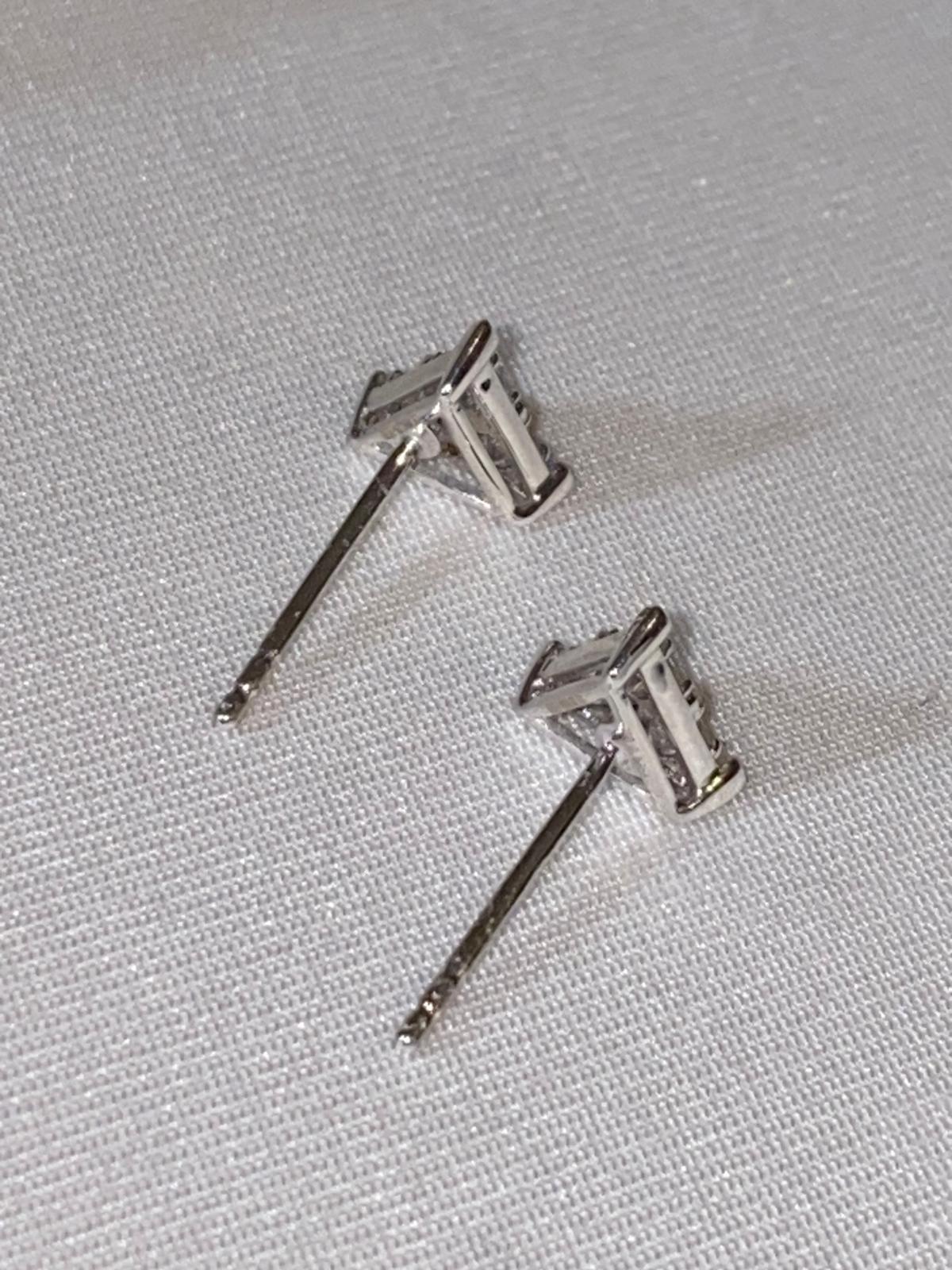 18k solid gold Trilliant-Shaped natural diamond Earrings