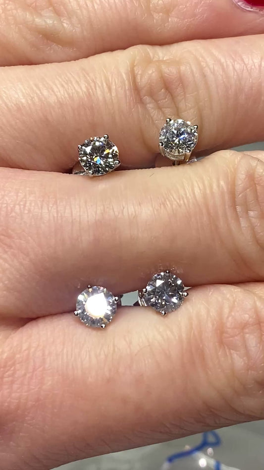 Coppia di orecchini solitari in oro massiccio 18 carati con diamante GIA SI1 colore G da 1,00 carato (ordine personalizzato, tempi di consegna 3 settimane)